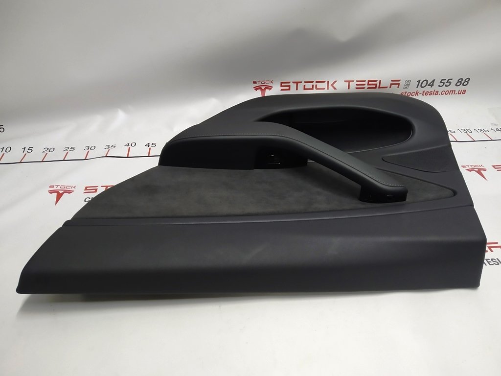 11 Карта двери задней правой в сборе PREM BLACK Tesla model 3 1090415-01-M